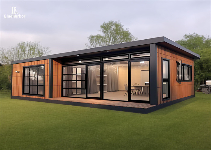 2-4 Orang Rumah Perkhemahan Prefabrikasi dengan Eksterior Kayu Imitasi dan Jendela Dari Lantai Sampai Langit-langit